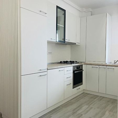 Q Royal Apartment - Palas Center Iasi Esterno foto
