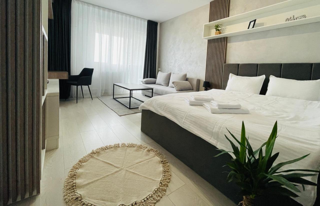 Q Royal Apartment - Palas Center Iasi Esterno foto