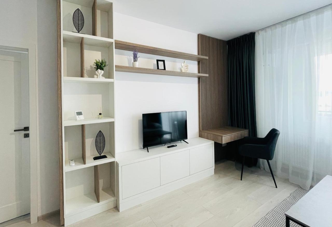 Q Royal Apartment - Palas Center Iasi Esterno foto